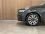 Volvo XC90 T8 AWD Recharge Ultra Dark | Luchtvering | Trekhaak | All Season banden | 360 Camera | Head-Up Display | Harman Kardon | 455pk | Adaptieve Cruise Control | Stoelverwarming voor+achter | Stuurwielverwarming | Schuifdak | Full LED Meesturende koplampen | Pilot Assist | BLIS Dode Hoek Detectie | Alcantara hemelbekleding | Lederen zonnekleppen en handgrepen | Elektrische voorstoelen geheugen | Lederen bekleding | Zitting verlenging voorstoelen | Lederen dashboard | 20 Inch | Google Infotainment | Keyless Drive | Privacy Glass | Elektrisch bedienbare achterklep | Geïntegreerd kinderzitje achterin | Geïntegreerde zongordijnen achterportieren | Verlichte instaplijsten | 7-Persoons | 4-Zone Climate Control | DAB Radio | Apple Carplay/Android Auto | Alarm Klasse III | Draadloos telefoon opladen | Volvo On Call met mobiele App functie | Platinum Grey Metallic |