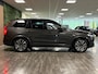 Volvo XC90 T8 AWD Recharge Ultra Dark | Luchtvering | Trekhaak | All Season banden | 360 Camera | Head-Up Display | Harman Kardon | 455pk | Adaptieve Cruise Control | Stoelverwarming voor+achter | Stuurwielverwarming | Schuifdak | Full LED Meesturende koplampen | Pilot Assist | BLIS Dode Hoek Detectie | Alcantara hemelbekleding | Lederen zonnekleppen en handgrepen | Elektrische voorstoelen geheugen | Lederen bekleding | Zitting verlenging voorstoelen | Lederen dashboard | 20 Inch | Google Infotainment | Keyless Drive | Privacy Glass | Elektrisch bedienbare achterklep | Geïntegreerd kinderzitje achterin | Geïntegreerde zongordijnen achterportieren | Verlichte instaplijsten | 7-Persoons | 4-Zone Climate Control | DAB Radio | Apple Carplay/Android Auto | Alarm Klasse III | Draadloos telefoon opladen | Volvo On Call met mobiele App functie | Platinum Grey Metallic |