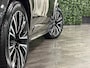 Volvo XC90 T8 AWD Recharge Ultra Dark | Luchtvering | Trekhaak | All Season banden | 360 Camera | Head-Up Display | Harman Kardon | 455pk | Adaptieve Cruise Control | Stoelverwarming voor+achter | Stuurwielverwarming | Schuifdak | Full LED Meesturende koplampen | Pilot Assist | BLIS Dode Hoek Detectie | Alcantara hemelbekleding | Lederen zonnekleppen en handgrepen | Elektrische voorstoelen geheugen | Lederen bekleding | Zitting verlenging voorstoelen | Lederen dashboard | 20 Inch | Google Infotainment | Keyless Drive | Privacy Glass | Elektrisch bedienbare achterklep | Geïntegreerd kinderzitje achterin | Geïntegreerde zongordijnen achterportieren | Verlichte instaplijsten | 7-Persoons | 4-Zone Climate Control | DAB Radio | Apple Carplay/Android Auto | Alarm Klasse III | Draadloos telefoon opladen | Volvo On Call met mobiele App functie | Platinum Grey Metallic |
