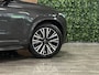 Volvo XC90 T8 AWD Recharge Ultra Dark | Luchtvering | Trekhaak | All Season banden | 360 Camera | Head-Up Display | Harman Kardon | 455pk | Adaptieve Cruise Control | Stoelverwarming voor+achter | Stuurwielverwarming | Schuifdak | Full LED Meesturende koplampen | Pilot Assist | BLIS Dode Hoek Detectie | Alcantara hemelbekleding | Lederen zonnekleppen en handgrepen | Elektrische voorstoelen geheugen | Lederen bekleding | Zitting verlenging voorstoelen | Lederen dashboard | 20 Inch | Google Infotainment | Keyless Drive | Privacy Glass | Elektrisch bedienbare achterklep | Geïntegreerd kinderzitje achterin | Geïntegreerde zongordijnen achterportieren | Verlichte instaplijsten | 7-Persoons | 4-Zone Climate Control | DAB Radio | Apple Carplay/Android Auto | Alarm Klasse III | Draadloos telefoon opladen | Volvo On Call met mobiele App functie | Platinum Grey Metallic |