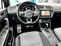Volkswagen Tiguan 1.5 TSI ACT Highline Business R | AUTOMAAT |WEGKLAPBARE TREKHAAK | PANO DAK | 19 INCH | APPLE & ANDROID AUTO | R-LINE |