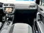 Volkswagen Tiguan 1.5 TSI ACT Highline Business R | AUTOMAAT |WEGKLAPBARE TREKHAAK | PANO DAK | 19 INCH | APPLE & ANDROID AUTO | R-LINE |