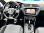 Volkswagen Tiguan 1.5 TSI ACT Highline Business R | AUTOMAAT |WEGKLAPBARE TREKHAAK | PANO DAK | 19 INCH | APPLE & ANDROID AUTO | R-LINE |
