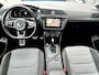 Volkswagen Tiguan 1.5 TSI ACT Highline Business R | AUTOMAAT |WEGKLAPBARE TREKHAAK | PANO DAK | 19 INCH | APPLE & ANDROID AUTO | R-LINE |