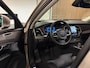 Volvo XC90 T8 AWD Recharge Ultra Bright | Bowers & Wilkins | Luchtvering | All Season Banden | 360 Camera | Head-Up Display | 455pk | Adaptieve Cruise Control | Stoelverwarming voor+achter | Stuurwielverwarming | Schuifdak | 20 Inch | Full LED  Meesturende koplampen | Pilot Assist | BLIS Dode Hoek Detectie | Alcantara hemelbekleding | Lederen handgrepen en zonnekleppen | Elektrische voorstoelen geheugen | Lederen bekleding | Zitting verlenging voorstoelen | Lederen Dashboard | Google Infotainment | Keyless Drive | Parkeersensoren voor+achter | Privacy Glass | Elektrisch bedienbare achterklep | Geïntegreerde zongordijnen achterportieren | Geïntegreerd kinderzitje achterin | Verlichte instaplijsten | 7-Persoons | 4-Zone Climate Control | DAB Radio | Apple Carplay/Android Auto | Alarm Klasse III | Draadloos telefoon opladen | Volvo On Call met mobiele App functie | Bright Dusk Blue Metallic |