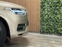 Volvo XC90 T8 AWD Recharge Ultra Bright | Bowers & Wilkins | Luchtvering | All Season Banden | 360 Camera | Head-Up Display | 455pk | Adaptieve Cruise Control | Stoelverwarming voor+achter | Stuurwielverwarming | Schuifdak | 20 Inch | Full LED  Meesturende koplampen | Pilot Assist | BLIS Dode Hoek Detectie | Alcantara hemelbekleding | Lederen handgrepen en zonnekleppen | Elektrische voorstoelen geheugen | Lederen bekleding | Zitting verlenging voorstoelen | Lederen Dashboard | Google Infotainment | Keyless Drive | Parkeersensoren voor+achter | Privacy Glass | Elektrisch bedienbare achterklep | Geïntegreerde zongordijnen achterportieren | Geïntegreerd kinderzitje achterin | Verlichte instaplijsten | 7-Persoons | 4-Zone Climate Control | DAB Radio | Apple Carplay/Android Auto | Alarm Klasse III | Draadloos telefoon opladen | Volvo On Call met mobiele App functie | Bright Dusk Blue Metallic |