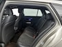 Mercedes-Benz C-klasse Estate 300 e AMG Nightpakket Plug-In Hybride | Trekhaak | Stoelverwarming | Memory | CarPlay | Parkeerpakket met Camera | Inclusief 24 maanden Mercedes-Benz Certified garantie voor Europa.