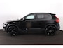 Volvo XC40 B3 Plus Black Edition - IntelliSafe Assist & Surround - 360º Camera - Harman Kardon audio - Verwarmde voorstoelen & stuur - Parkeersensoren voor & achter - Elektr. bedienb. voorstoelen met geheugen links - Draadloze tel. lader - Standkachel - Extra getint glas - 20' LMV