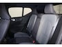 Volvo XC40 B3 Plus Black Edition - IntelliSafe Assist & Surround - 360º Camera - Harman Kardon audio - Verwarmde voorstoelen & stuur - Parkeersensoren voor & achter - Elektr. bedienb. voorstoelen met geheugen links - Draadloze tel. lader - Standkachel - Extra getint glas - 20' LMV
