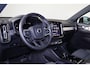 Volvo XC40 B3 Plus Black Edition - IntelliSafe Assist & Surround - 360º Camera - Harman Kardon audio - Verwarmde voorstoelen & stuur - Parkeersensoren voor & achter - Elektr. bedienb. voorstoelen met geheugen links - Draadloze tel. lader - Standkachel - Extra getint glas - 20' LMV