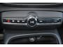Volvo XC40 B3 Plus Black Edition - IntelliSafe Assist & Surround - 360º Camera - Harman Kardon audio - Verwarmde voorstoelen & stuur - Parkeersensoren voor & achter - Elektr. bedienb. voorstoelen met geheugen links - Draadloze tel. lader - Standkachel - Extra getint glas - 20' LMV