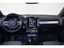 Volvo XC40 B3 Plus Black Edition - IntelliSafe Assist & Surround - 360º Camera - Harman Kardon audio - Verwarmde voorstoelen & stuur - Parkeersensoren voor & achter - Elektr. bedienb. voorstoelen met geheugen links - Draadloze tel. lader - Standkachel - Extra getint glas - 20' LMV
