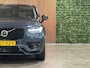 Volvo XC90 T8 AWD Recharge Ultra Dark | Vol! | Bowers & Wilkins | Luchtvering | Stoelventilatie | Trekhaak | 360 Camera | Head-Up Display | Stoelmassage | 455pk | Adaptieve Cruise Control | Stoelverwarming voor+achter | Stuurwielverwarming | Schuifdak | 22 Inch | Full LED  Meesturende koplampen | Pilot Assist | BLIS Dode Hoek Detectie | Alcantara hemelbekleding | Lederen handgrepen en zonnekleppen | Elektrische voorstoelen geheugen | Nappa Lederen bekleding | Zitting verlenging voorstoelen | Lederen Dashboard | Google Infotainment | Keyless Drive | Parkeersensoren voor+achter | Privacy Glass | Elektrisch bedienbare achterklep | Geïntegreerde zongordijnen achterportieren | Geïntegreerd kinderzitje achterin | Verlichte instaplijsten | 7-Persoons | 4-Zone Climate Control | DAB Radio | Apple Carplay/Android Auto | Alarm Klasse III | Draadloos telefoon opladen | Volvo On Call met mobiele App functie | Denim Blue Metallic |