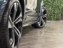 Volvo XC90 T8 AWD Recharge Ultra Dark | Vol! | Bowers & Wilkins | Luchtvering | Stoelventilatie | Trekhaak | 360 Camera | Head-Up Display | Stoelmassage | 455pk | Adaptieve Cruise Control | Stoelverwarming voor+achter | Stuurwielverwarming | Schuifdak | 22 Inch | Full LED  Meesturende koplampen | Pilot Assist | BLIS Dode Hoek Detectie | Alcantara hemelbekleding | Lederen handgrepen en zonnekleppen | Elektrische voorstoelen geheugen | Nappa Lederen bekleding | Zitting verlenging voorstoelen | Lederen Dashboard | Google Infotainment | Keyless Drive | Parkeersensoren voor+achter | Privacy Glass | Elektrisch bedienbare achterklep | Geïntegreerde zongordijnen achterportieren | Geïntegreerd kinderzitje achterin | Verlichte instaplijsten | 7-Persoons | 4-Zone Climate Control | DAB Radio | Apple Carplay/Android Auto | Alarm Klasse III | Draadloos telefoon opladen | Volvo On Call met mobiele App functie | Denim Blue Metallic |