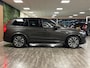 Volvo XC90 T8 AWD Recharge Ultra Dark | Vol! | Bowers & Wilkins | Luchtvering | Stoelventilatie | Trekhaak | 360 Camera | Head-Up Display | Stoelmassage | 455pk | Adaptieve Cruise Control | Stoelverwarming voor+achter | Stuurwielverwarming | Schuifdak | 20 Inch | Full LED  Meesturende koplampen | Pilot Assist | BLIS Dode Hoek Detectie | Alcantara hemelbekleding | Lederen handgrepen en zonnekleppen | Elektrische voorstoelen geheugen | Nappa Lederen bekleding | Zitting verlenging voorstoelen | Lederen Dashboard | Google Infotainment | Keyless Drive | Parkeersensoren voor+achter | Privacy Glass | Elektrisch bedienbare achterklep | Geïntegreerde zongordijnen achterportieren | Geïntegreerd kinderzitje achterin | Verlichte instaplijsten | 7-Persoons | 4-Zone Climate Control | DAB Radio | Apple Carplay/Android Auto | Alarm Klasse III | Draadloos telefoon opladen | Volvo On Call met mobiele App functie | Platinum Grey Metallic |