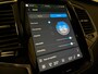 Volvo XC90 T8 AWD Recharge Ultra Dark | Vol! | Bowers & Wilkins | Luchtvering | Stoelventilatie | Trekhaak | 360 Camera | Head-Up Display | Stoelmassage | 455pk | Adaptieve Cruise Control | Stoelverwarming voor+achter | Stuurwielverwarming | Schuifdak | 20 Inch | Full LED  Meesturende koplampen | Pilot Assist | BLIS Dode Hoek Detectie | Alcantara hemelbekleding | Lederen handgrepen en zonnekleppen | Elektrische voorstoelen geheugen | Nappa Lederen bekleding | Zitting verlenging voorstoelen | Lederen Dashboard | Google Infotainment | Keyless Drive | Parkeersensoren voor+achter | Privacy Glass | Elektrisch bedienbare achterklep | Geïntegreerde zongordijnen achterportieren | Geïntegreerd kinderzitje achterin | Verlichte instaplijsten | 7-Persoons | 4-Zone Climate Control | DAB Radio | Apple Carplay/Android Auto | Alarm Klasse III | Draadloos telefoon opladen | Volvo On Call met mobiele App functie | Platinum Grey Metallic |