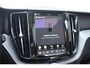Volvo XC60 T6 350PK Automaat Plug-in Hybrid AWD Plus Bright / Navigatie / Elektrisch glazen schuif-kanteldak / Leren bekleding / Stuur & Stoelverwarming / Elektrische stoelen met geheugen / Elektrische achterklep / Cruise control