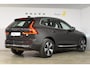 Volvo XC60 T6 350PK Automaat Plug-in Hybrid AWD Plus Bright / Navigatie / Elektrisch glazen schuif-kanteldak / Leren bekleding / Stuur & Stoelverwarming / Elektrische stoelen met geheugen / Elektrische achterklep / Cruise control