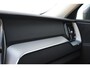 Volvo XC60 T6 350PK Automaat Plug-in Hybrid AWD Plus Bright / Navigatie / Elektrisch glazen schuif-kanteldak / Leren bekleding / Stuur & Stoelverwarming / Elektrische stoelen met geheugen / Elektrische achterklep / Cruise control