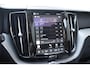 Volvo XC60 T6 350PK Automaat Plug-in Hybrid AWD Plus Bright / Navigatie / Elektrisch glazen schuif-kanteldak / Leren bekleding / Stuur & Stoelverwarming / Elektrische stoelen met geheugen / Elektrische achterklep / Cruise control