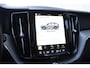 Volvo XC60 T6 350PK Automaat Plug-in Hybrid AWD Plus Bright / Navigatie / Elektrisch glazen schuif-kanteldak / Leren bekleding / Stuur & Stoelverwarming / Elektrische stoelen met geheugen / Elektrische achterklep / Cruise control