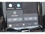 Volvo XC60 T6 350PK Automaat Plug-in Hybrid AWD Plus Bright / Navigatie / Elektrisch glazen schuif-kanteldak / Leren bekleding / Stuur & Stoelverwarming / Elektrische stoelen met geheugen / Elektrische achterklep / Cruise control