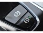 Volvo XC60 T6 350PK Automaat Plug-in Hybrid AWD Plus Bright / Navigatie / Elektrisch glazen schuif-kanteldak / Leren bekleding / Stuur & Stoelverwarming / Elektrische stoelen met geheugen / Elektrische achterklep / Cruise control