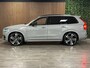 Volvo XC90 T8 AWD Recharge Ultra Dark | Vol! | Bowers & Wilkins | Luchtvering | Stoelventilatie | Trekhaak | 360 Camera | Head-Up Display | Stoelmassage | 455pk | Adaptieve Cruise Control | Stoelverwarming voor+achter | Stuurwielverwarming | Schuifdak | 22 Inch | Full LED  Meesturende koplampen | Pilot Assist | BLIS Dode Hoek Detectie | Alcantara hemelbekleding | Lederen handgrepen en zonnekleppen | Elektrische voorstoelen geheugen | Nappa Lederen bekleding | Zitting verlenging voorstoelen | Lederen Dashboard | Google Infotainment | Keyless Drive | Parkeersensoren voor+achter | Privacy Glass | Elektrisch bedienbare achterklep | Geïntegreerde zongordijnen achterportieren | Geïntegreerd kinderzitje achterin | Verlichte instaplijsten | 7-Persoons | 4-Zone Climate Control | DAB Radio | Apple Carplay/Android Auto | Alarm Klasse III | Draadloos telefoon opladen | Volvo On Call met mobiele App functie | Vapour Grey Metallic |