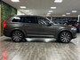 Volvo XC90 T8 AWD Recharge Inscription Long Range | Trekhaak | 360° Camera | Harman Kardon | 455pk | Adaptieve Cruise Control | Stoel en Stuurwielverwarming | Full LED Meesturende koplampen | Pilot Assist | BLIS Dode Hoek Detectie | Elektrische voorstoelen geheugen | Lederen bekleding | Zitting verlenging voorstoelen | Lederen dashboard | 20 Inch | Keyless Drive | Parkeersensoren voor+achter | Privacy Glass | Elektrisch bedienbare achterklep | 7-Persoons | 4-Zone Climate Control | Geïntegreerde zongordijnen achterportieren | Verlichte instaplijsten | Draadloos telefoon opladen | Alarm Klasse III | DAB Radio | Apple Carplay/Android Auto | Volvo On Call met mobiele App functie | Pine Grey Metallic |
