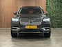 Volvo XC90 T8 AWD Recharge Inscription Long Range | Trekhaak | 360° Camera | Harman Kardon | 455pk | Adaptieve Cruise Control | Stoel en Stuurwielverwarming | Full LED Meesturende koplampen | Pilot Assist | BLIS Dode Hoek Detectie | Elektrische voorstoelen geheugen | Lederen bekleding | Zitting verlenging voorstoelen | Lederen dashboard | 20 Inch | Keyless Drive | Parkeersensoren voor+achter | Privacy Glass | Elektrisch bedienbare achterklep | 7-Persoons | 4-Zone Climate Control | Geïntegreerde zongordijnen achterportieren | Verlichte instaplijsten | Draadloos telefoon opladen | Alarm Klasse III | DAB Radio | Apple Carplay/Android Auto | Volvo On Call met mobiele App functie | Pine Grey Metallic |