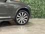 Volvo XC90 T8 AWD Recharge Inscription Long Range | Trekhaak | 360° Camera | Harman Kardon | 455pk | Adaptieve Cruise Control | Stoel en Stuurwielverwarming | Full LED Meesturende koplampen | Pilot Assist | BLIS Dode Hoek Detectie | Elektrische voorstoelen geheugen | Lederen bekleding | Zitting verlenging voorstoelen | Lederen dashboard | 20 Inch | Keyless Drive | Parkeersensoren voor+achter | Privacy Glass | Elektrisch bedienbare achterklep | 7-Persoons | 4-Zone Climate Control | Geïntegreerde zongordijnen achterportieren | Verlichte instaplijsten | Draadloos telefoon opladen | Alarm Klasse III | DAB Radio | Apple Carplay/Android Auto | Volvo On Call met mobiele App functie | Pine Grey Metallic |