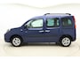 Renault Kangoo Family Rolstoelbus | Rolstoellift | Airco | Verlaagde vloer achterin | Oprijplaat of elektrische rolstoellift | 3-punts rolstoelgordelsysteem | Elektrische spanbanden | Extra lange veiligheidsgordels | Antislip-oprijplaat | Rolstoelplaats achter bestuurder/passagier | Versterkte vloerconstructie