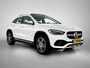 Mercedes-Benz GLA 180 Business Solution Luxury Panoramadak | Parkeerpakket met achteruitrijcamera | MultiBeam Ledkoplampen. Inclusief 24 maanden MB Certified garantie voor Europa.