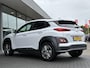 Hyundai Kona Electric EV Fashion 64 kWh | Trekhaak | Warmtepomp | Head-Up | 3Fase | Krell | Dodehoeksensoren | Camera |
