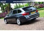 BMW 3-Serie Touring 318i Executive Aut. | Panorama | Xenon | Stoelverwarming | HUD | Luxe Leder | Elek. Trekhaak | Historie | NAP