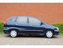 Nissan Almera Tino 1.8 116pk Acenta RIJKLAAR! | Ond.beurt + APK | NL-auto | 5 deuren | Climate control | Camera | Elek. ramen | Radio | Trekhaak |