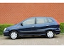 Nissan Almera Tino 1.8 116pk Acenta RIJKLAAR! | Ond.beurt + APK | NL-auto | 5 deuren | Climate control | Camera | Elek. ramen | Radio | Trekhaak |