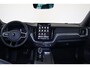 Volvo XC60 T6 Recharge AWD Plus Black Edition - Panorama/schuifdak - IntelliSafe Assist & Surround - 360º Camera - Harman/Kardon audio - Adaptieve LED koplampen - Verwarmde voorstoelen, stuur & achterbank - Parkeersensoren voor & achter - Elektr. bedienb. voorstoelen met geheugen - Head up display - Draadloze tel. lader - Extra getint glas - 21' LMV