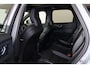 Volvo XC60 T6 Recharge AWD Plus Black Edition - Panorama/schuifdak - IntelliSafe Assist & Surround - 360º Camera - Harman/Kardon audio - Adaptieve LED koplampen - Verwarmde voorstoelen, stuur & achterbank - Parkeersensoren voor & achter - Elektr. bedienb. voorstoelen met geheugen - Head up display - Draadloze tel. lader - Extra getint glas - 21' LMV