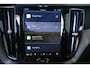Volvo XC60 T8 Plug-in hybrid AWD Plus Dark | Semi-Electrische Wegklapbare Trekhaak | Longe Range | Google Infotainment | Harman Kardon Premium Audio | Parkeersensoren voor + achter | Parkeercamera | Stoelverwarming | Stuurwielverwarming |