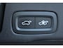 Volvo XC60 T8 Plug-in hybrid AWD Plus Dark | Semi-Electrische Wegklapbare Trekhaak | Longe Range | Google Infotainment | Harman Kardon Premium Audio | Parkeersensoren voor + achter | Parkeercamera | Stoelverwarming | Stuurwielverwarming |