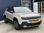 Jeep Avenger 54 kWh 156pk Summit | Navigatie | Schuifdak | Full LED | Stoelverwarming | Camera | Keyless Entry | Elektrische achterklep | Warmtepomp | Winterpack