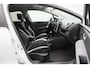 Renault Clio Estate 0.9 TCe Bose 2017 | Airco | Navigatie | Achteruitrij Camera | DAB Radio | Cruise Control | Lichtmetalen Velgen | Elektrische Ramen | 2 Sleutels | Stoelverwarming | Nationale Autopas