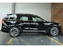 Volvo XC90 T8 Plug-in hybrid AWD Ultra Bright | Demo Deal | Panoramadak | Google infotainment | Stoelverwarming | Stuurwielverwarming | Parkeerverwarming | 7-zitplaatsen | Luchtvering | Volvo Guard Alarm | Parkeersensoren voor + achter | 360° Parkeercamera