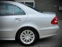Mercedes-Benz E-klasse 240 / Aut / Avantgarde / Pano solar sunroof / Leder / NL auto / RECENTLY SERVICED!