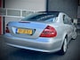 Mercedes-Benz E-klasse 240 / Aut / Avantgarde / Pano solar sunroof / Leder / NL auto / RECENTLY SERVICED!