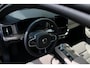 Volvo XC90 T8 Plug-in hybrid AWD Ultra Dark Executive Edition | Demo Deal | Achterbank in delen neerklapbaar | Achterbank verwarmd | Apple Carplay & Android Auto | Cruise control adaptief met Stop&Go en stuurhulp | Elektrisch glazen panorama-dak | Elektrisch verstelbaar bestuurders- en passagiersstoel met geheugen | Houtafwerking interieur | Rondomzicht camera | Geluidssysteem Harman Kardon