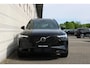 Volvo XC90 T8 Plug-in hybrid AWD Ultra Dark Executive Edition | Demo Deal | Achterbank in delen neerklapbaar | Achterbank verwarmd | Apple Carplay & Android Auto | Cruise control adaptief met Stop&Go en stuurhulp | Elektrisch glazen panorama-dak | Elektrisch verstelbaar bestuurders- en passagiersstoel met geheugen | Houtafwerking interieur | Rondomzicht camera | Geluidssysteem Harman Kardon