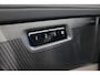 Volvo XC90 T8 Plug-in hybrid AWD Ultra Dark Executive Edition | Demo Deal | Achterbank in delen neerklapbaar | Achterbank verwarmd | Apple Carplay & Android Auto | Cruise control adaptief met Stop&Go en stuurhulp | Elektrisch glazen panorama-dak | Elektrisch verstelbaar bestuurders- en passagiersstoel met geheugen | Houtafwerking interieur | Rondomzicht camera | Geluidssysteem Harman Kardon