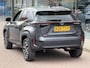 Toyota Yaris Cross 1.5 Hybrid 130 Dynamic | Dodehoekdetectie | Stuur- stoel en voorruitverwarming | Achteruitrijcamera met sensoren voor en achter | NIEUW!